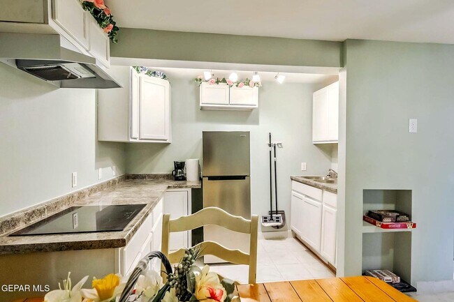 Building Photo - 619 E Nevada Ave