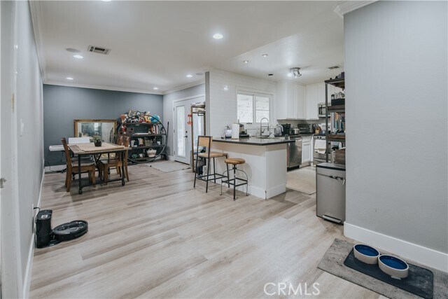 Building Photo - 2438 Emerson Dr