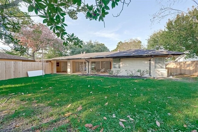 Building Photo - 2511 Maroneal St