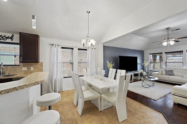 Building Photo - 18523 Windy Stone Dr