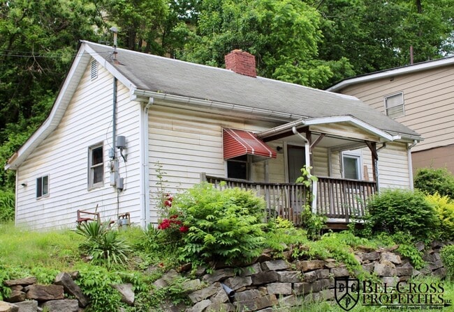 Building Photo - 1 Bed/1 Bath Home steps from the Downtown Campus - Available Now, June, July or August!