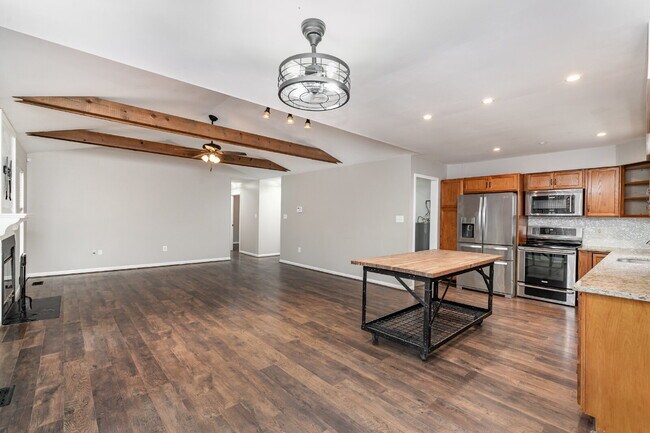 Building Photo - Charming One-Level Home in Quiet Cul-de-Sa...