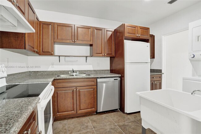 Building Photo - 5985 SW 41st St