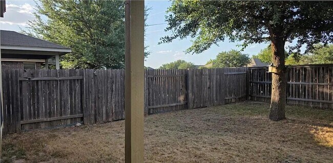 Building Photo - 2228 Nestlewood Dr