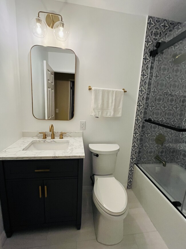 Building Photo - 18021 Upperlake Cir