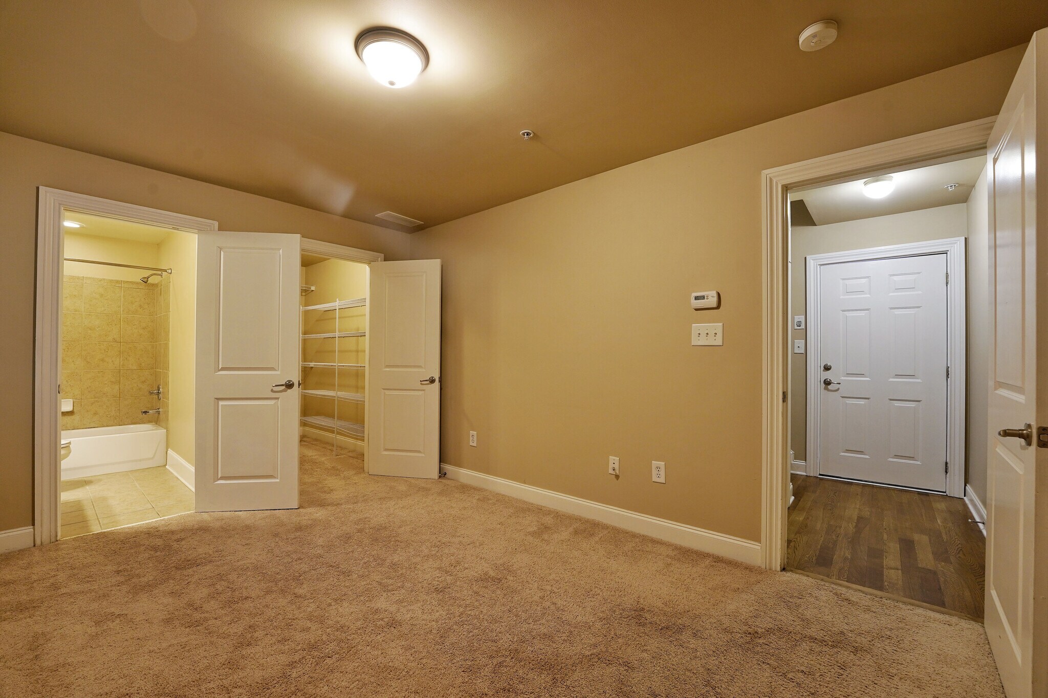 Building Photo - 307 Le Gran Bnd