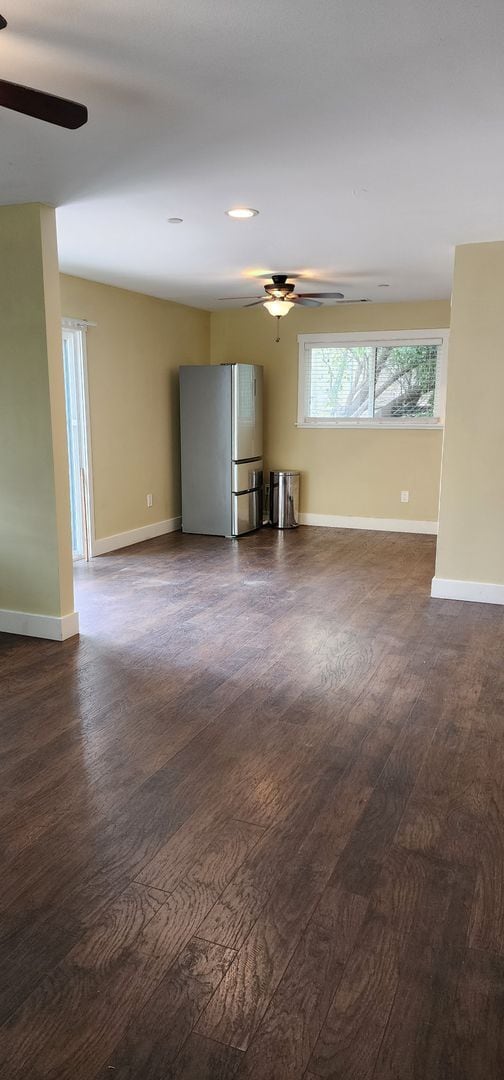 Building Photo - 882