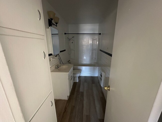 Building Photo - 1103 S 15th St