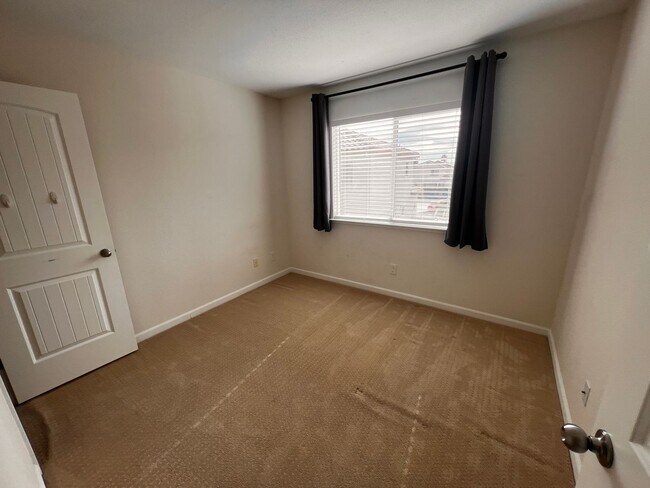 Building Photo - Great looking home and neighborhood in the...