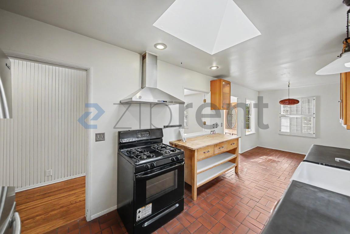 Building Photo - Unit