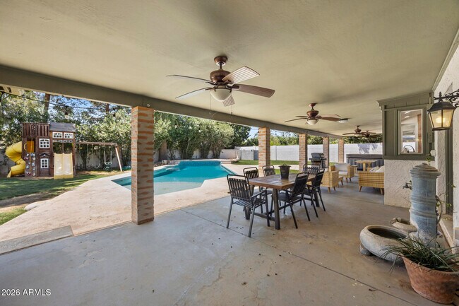 Building Photo - 5449 E Larkspur Dr