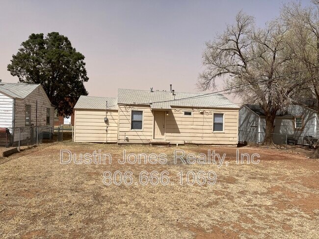 Building Photo - 2519 1st Pl