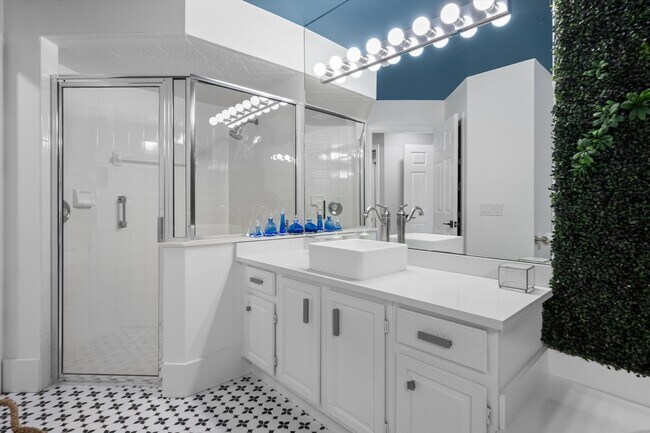 Building Photo - 2252 Las Casitas Dr