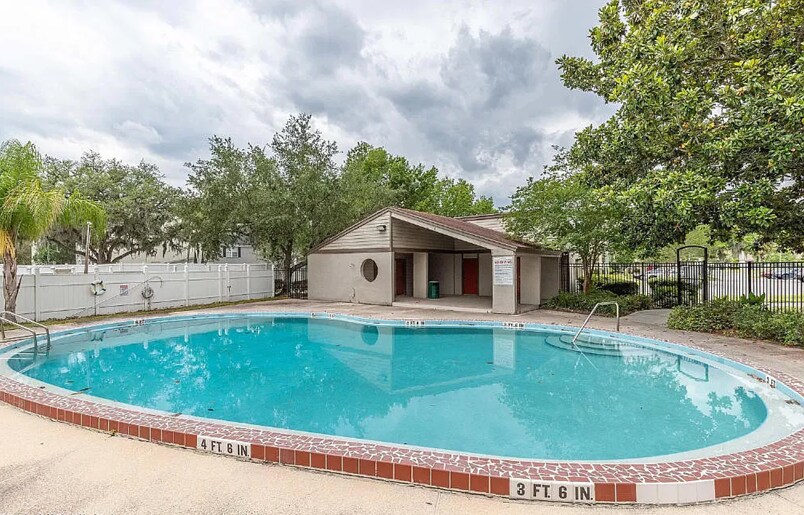 Resident's pool - 8300 Plaza Gate Ln