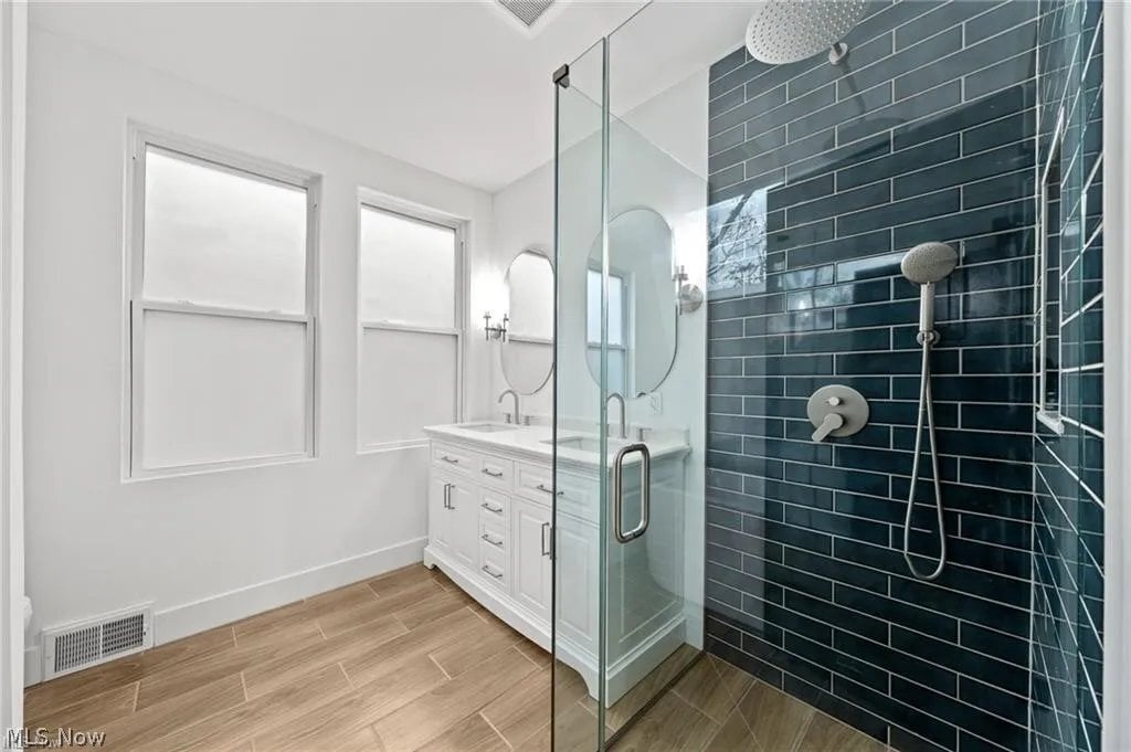 Building Photo - 1422 W 77th St