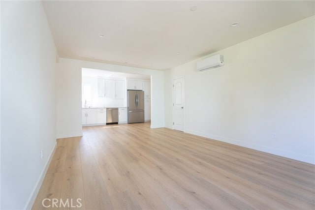 Building Photo - 1065 E Spazier Ave