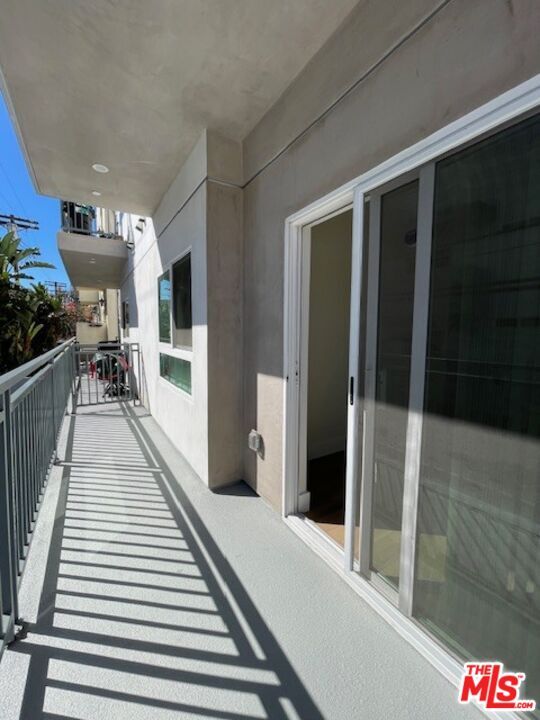 Building Photo - 11042 La Maida St