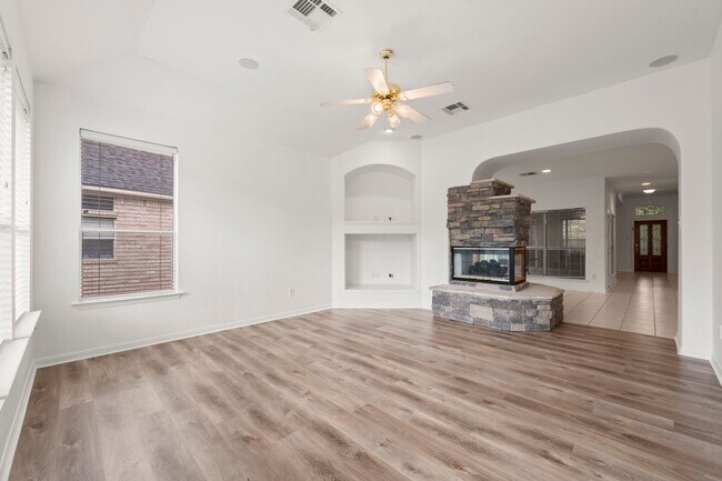 Building Photo - 167 N Whistlers Bend Cir