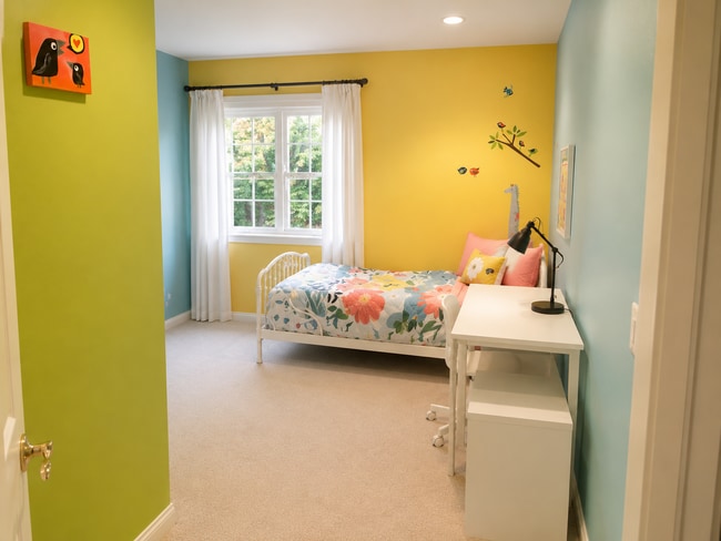 Building Photo - Elegant Bethany Home with Soaring Ceilings, Main-Level Bedroom, Granite Kitchen & Entertainer’s B...