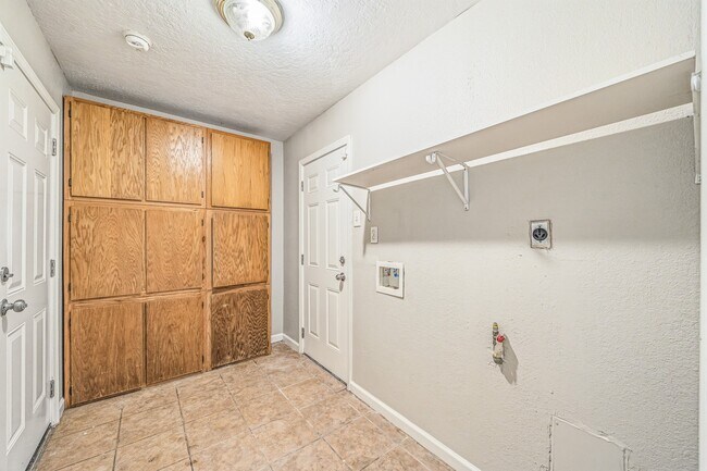 Building Photo - 1318 55th St