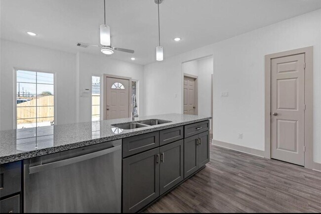 Building Photo - 5021 Mallow St