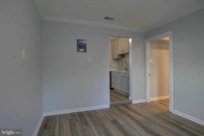 Building Photo - 232 Cabbel Dr