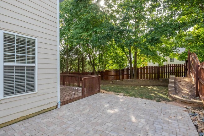 Building Photo - 1007 Brickstone Dr