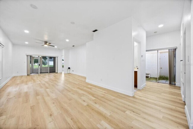 Building Photo - 5802 Parkview Point Dr