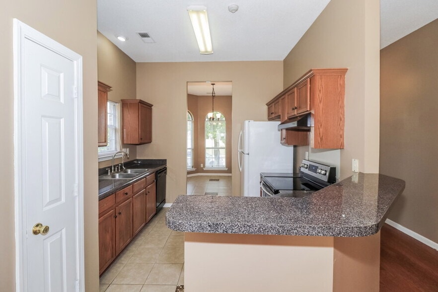 Building Photo - 2811 Misty Bay Dr