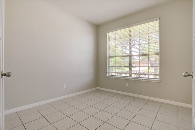 Building Photo - 1011 Larkfield Dr