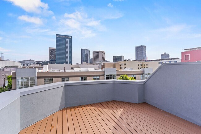 Building Photo - Lovely 2 Bed, 1.5 Bi-Level Hayes Valley Co...