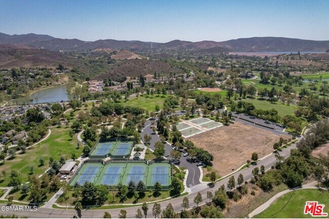 Building Photo - 335 Kitetail St