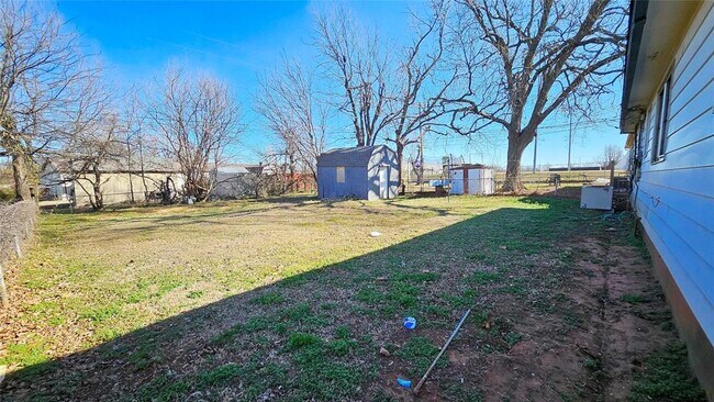 Building Photo - 3633 SE 27th St