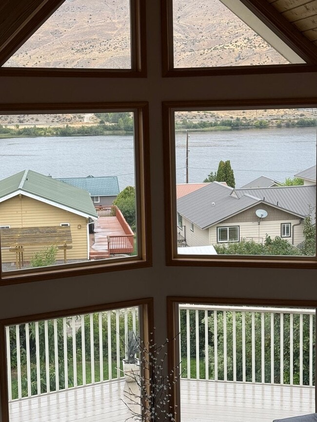 Building Photo - Luxurious Fully Furnished 3-Bedroom, 4-Bathroom Home – Move-In Ready!