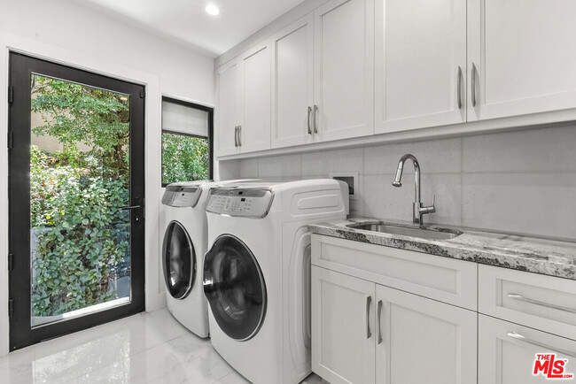 Building Photo - 4423 Bergamo Dr