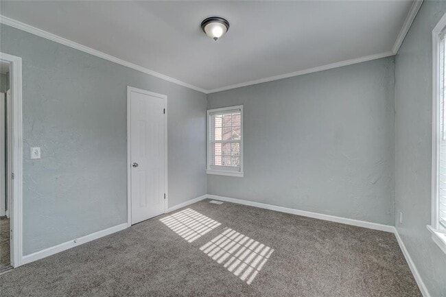 Building Photo - 2119 Hardin Dr