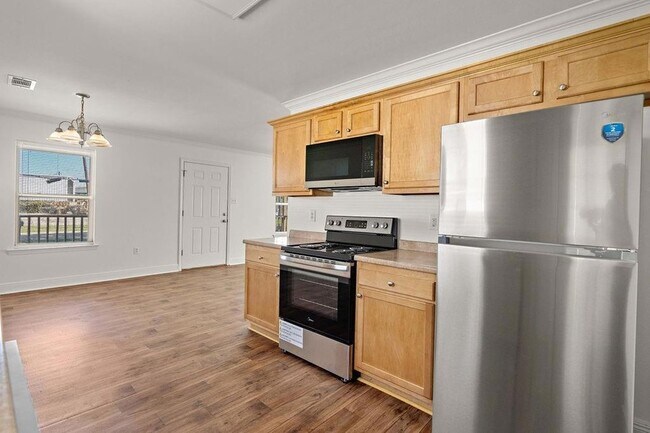 Building Photo - 415 W 33rd Ave