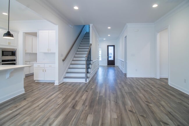 Building Photo - 83 Ivy Lp