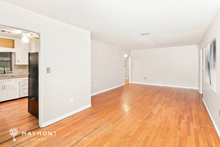 Building Photo - 1106 S Lakeshore Blvd
