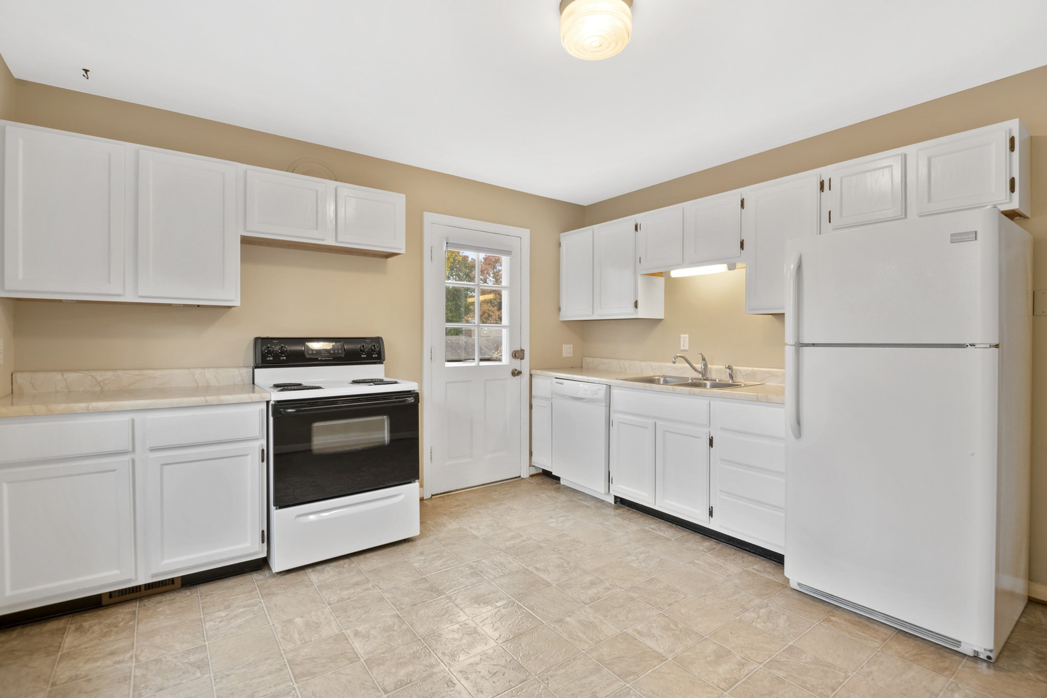 Eat in Kitchen - 755 Weidman Rd