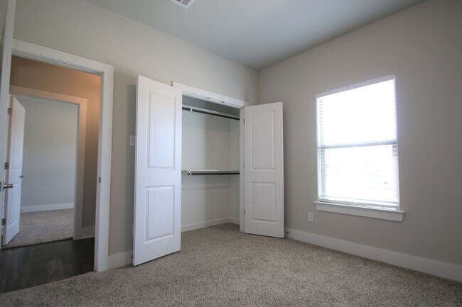 Building Photo - 209 Stewart Bend Ct