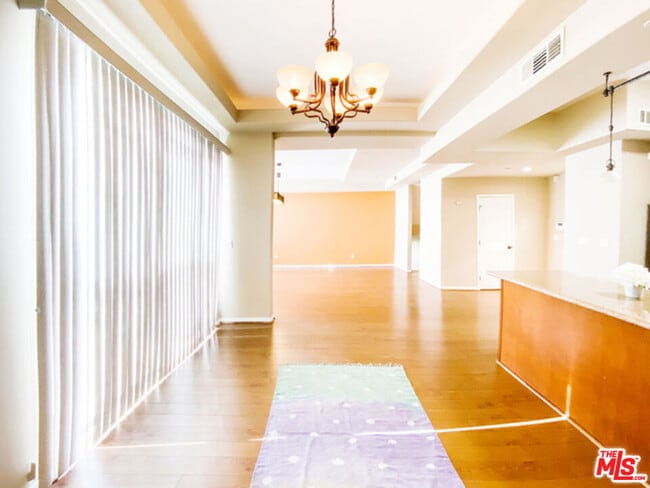 Building Photo - 904 E Windsor Rd