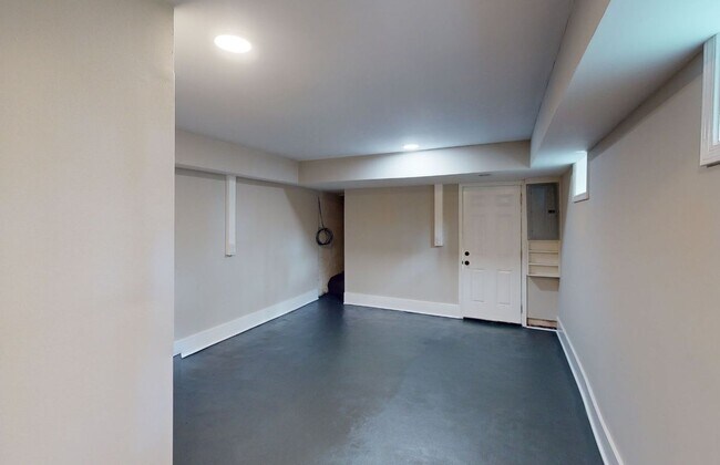 Building Photo - 3345 Flowers Dr