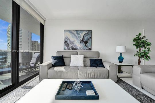 Building Photo - 20515 E Country Club Dr