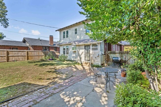 Building Photo - 1621 Linden Ave