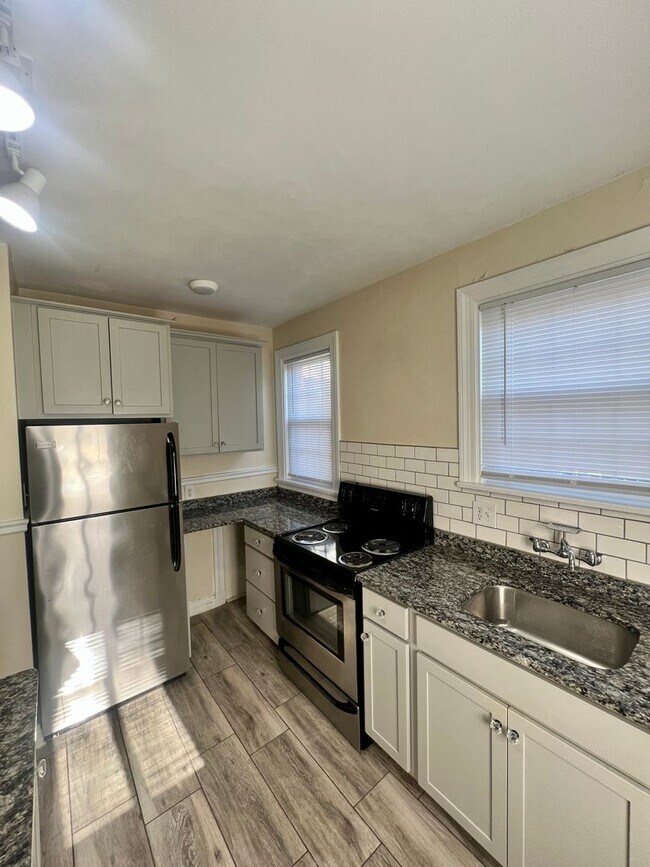 Building Photo - 4505 W Grace St