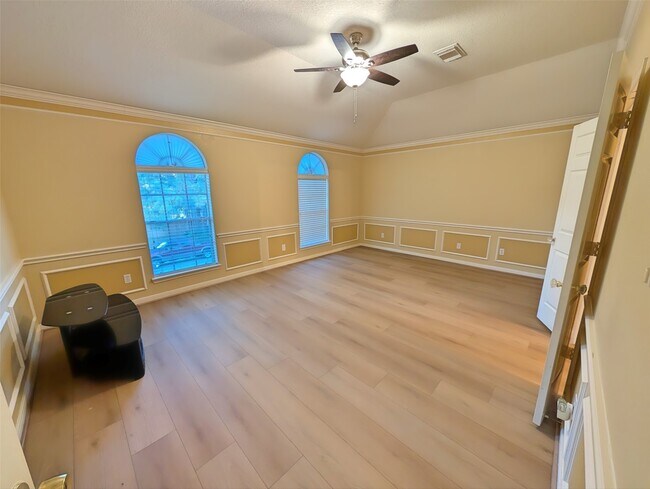 Building Photo - 18927 Hikers Trail Dr