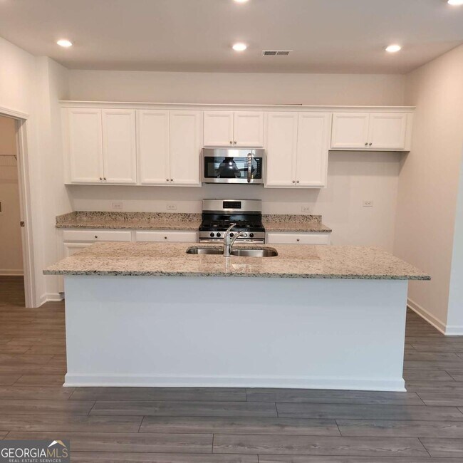 Building Photo - 448 Golden Eagle Pkwy
