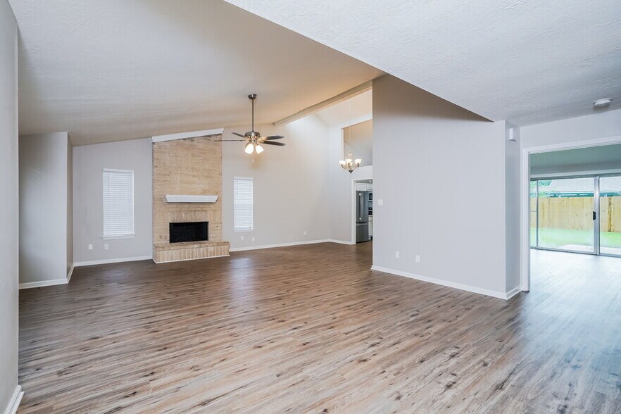 Building Photo - 910 Companion Dr