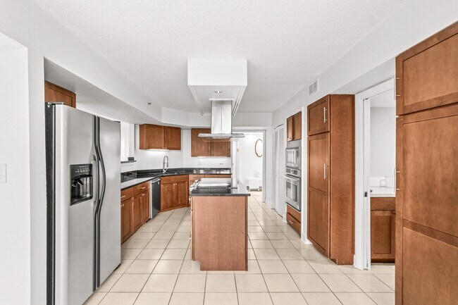 Building Photo - 7201 Promenade E Dr